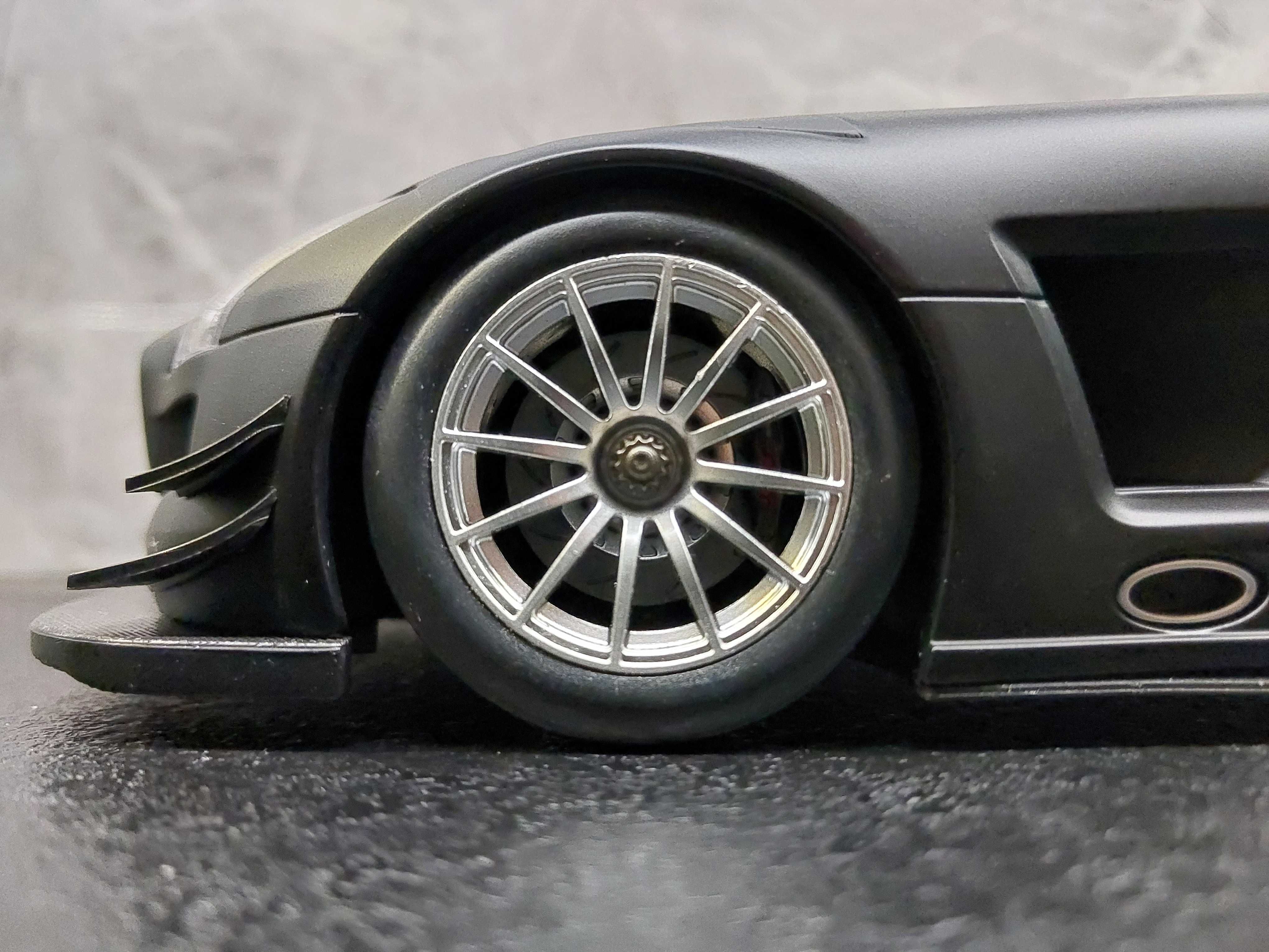 Mercedes 1:18 SLS AMG GT3 Street Version C197 Minichamps