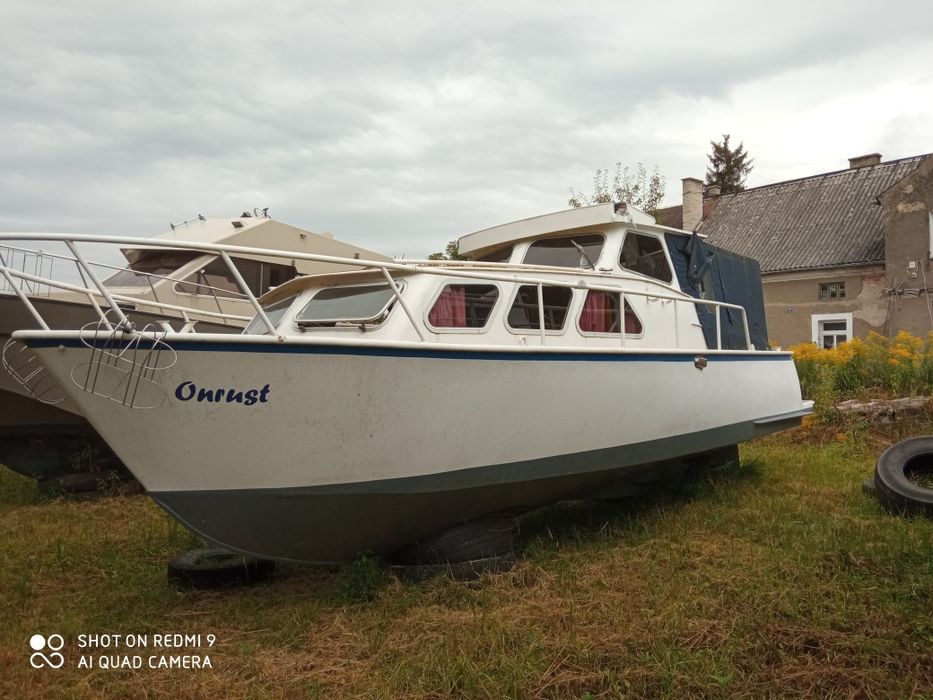 Łódź motorowa houseboat