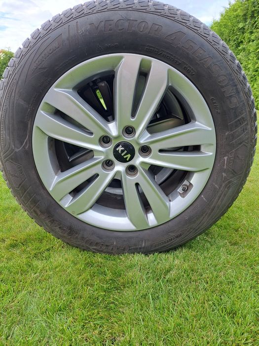 Koła, felgi 17 cali z oponami całorocznymi Goodyear  KIA Sportage.