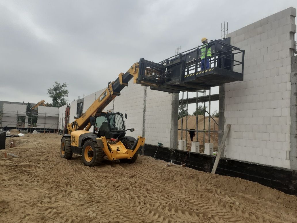 Usługi ładowarką teleskopową JCB MANITU MERLO