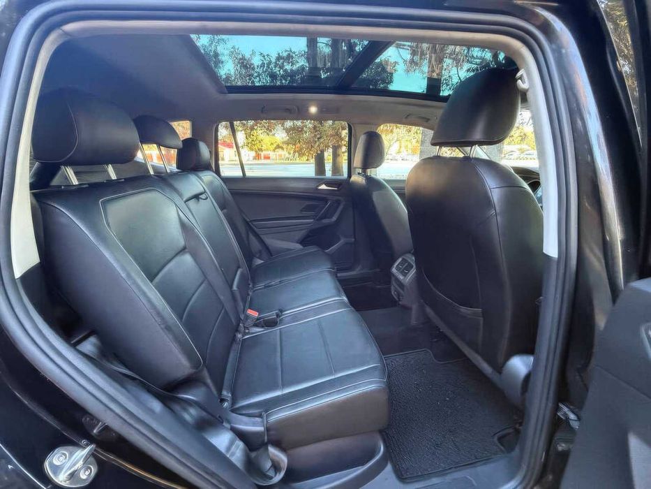 Volkswagen Tiguan      2021