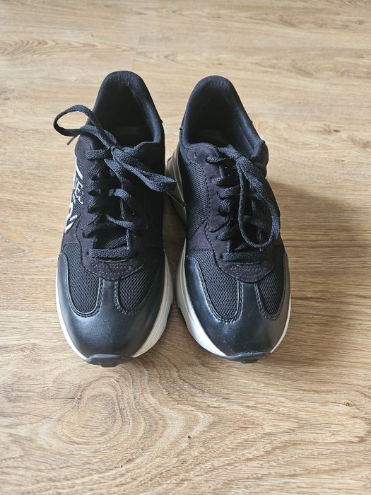 Damskie sneakersy czarne Guess rozm 37