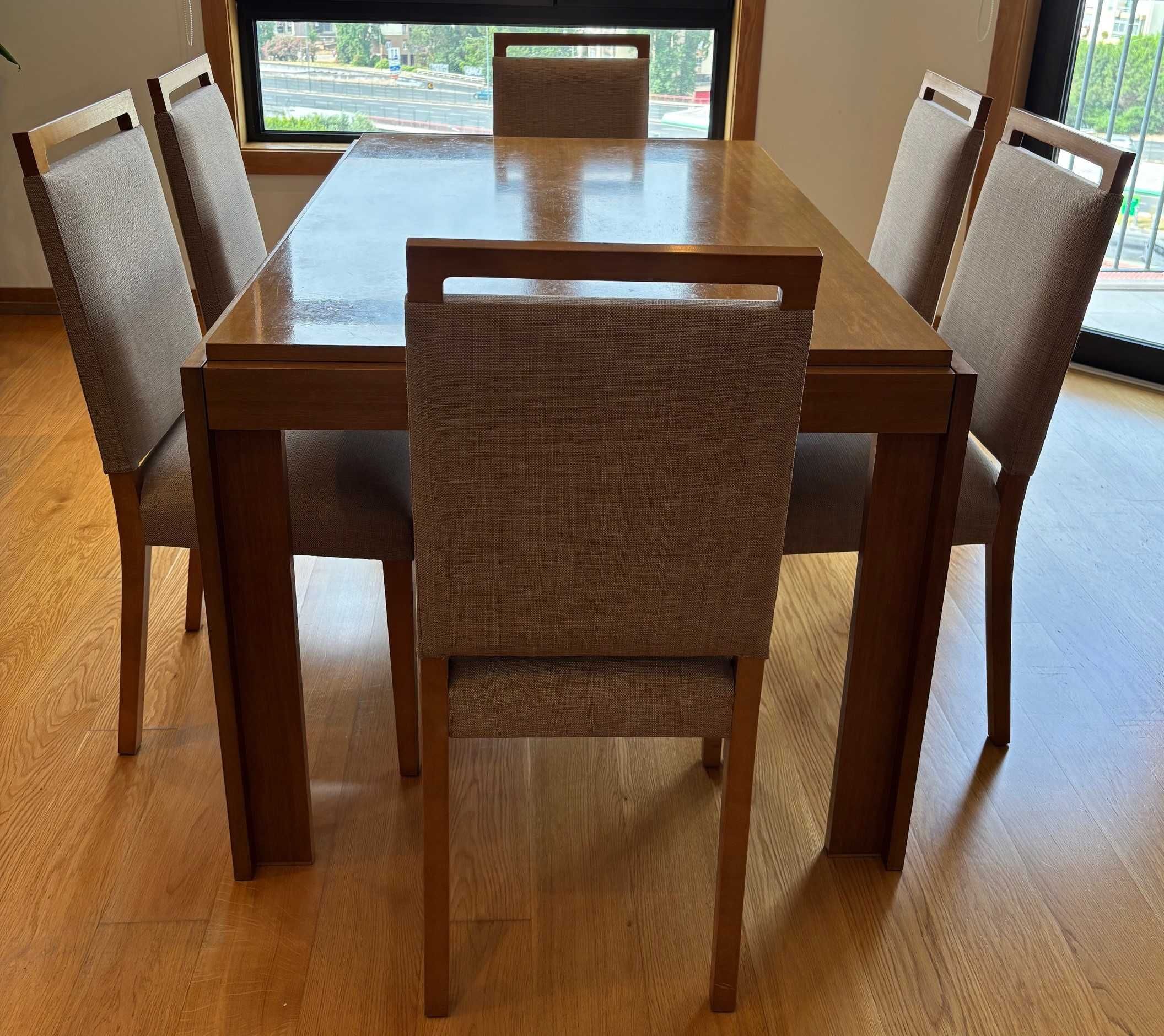Mesa de jantar de 6 lugares extensível a 10 lugares