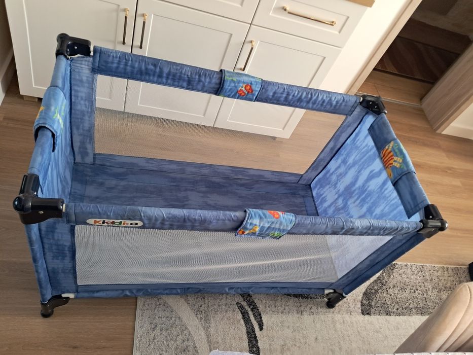 Łóżeczko turystyczne niebieskie Kiddi. Stan ogólny dobry, z minusów ra