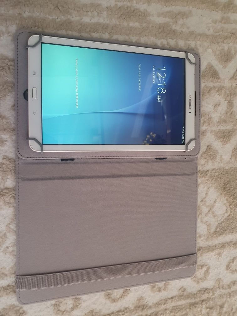 Tablet Samsung Tab E – 8GB com capacidade - Negociável