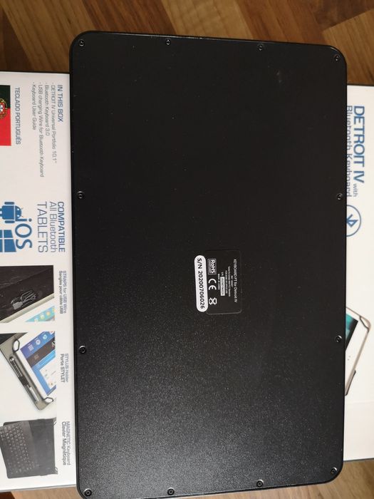 Teclado Bluetooth e capa para tablet 10"