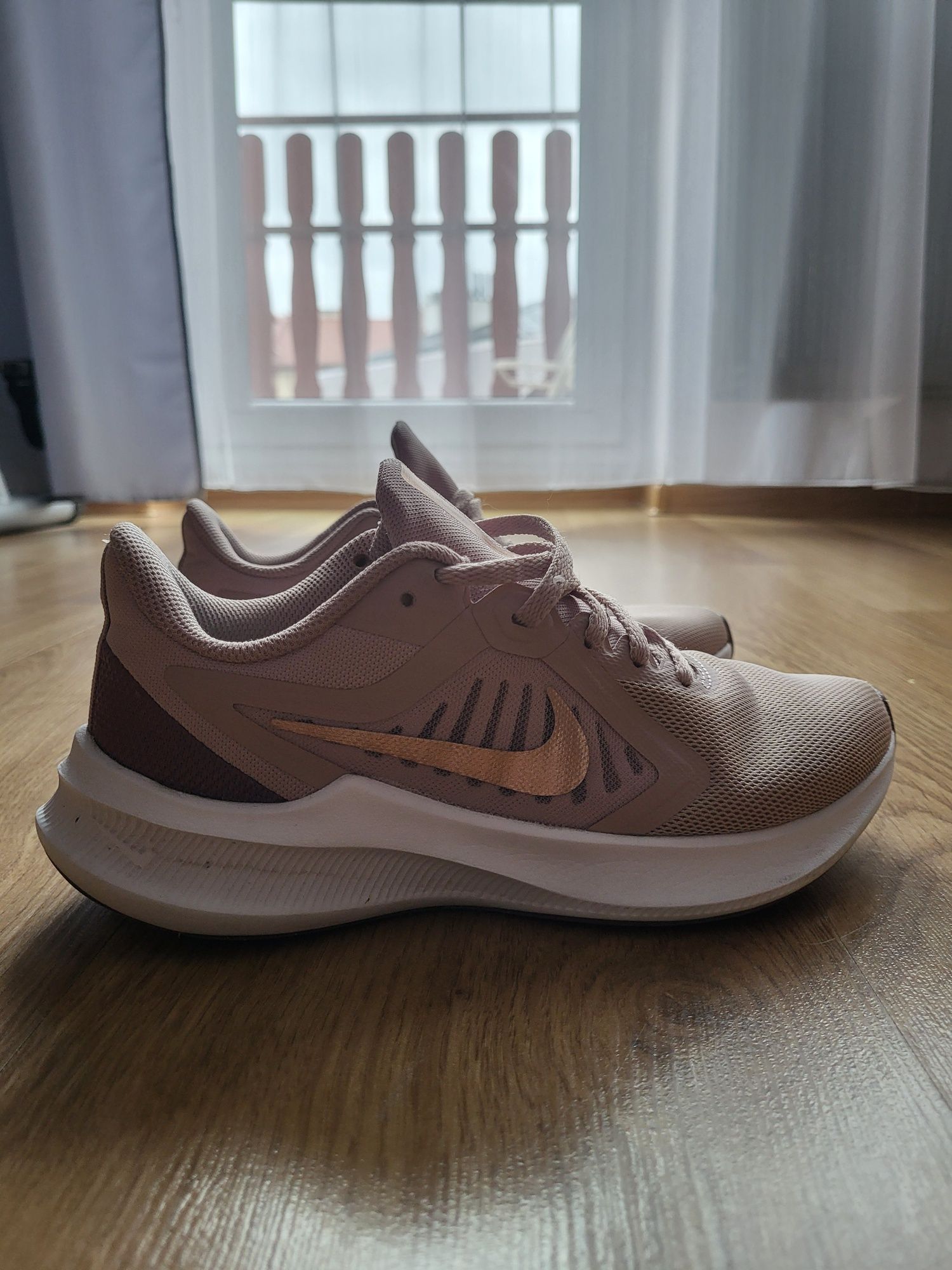 Sprzedam buty nike damskie rozmiar 37.5