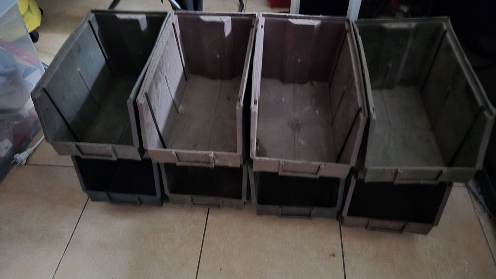 Skrzynki warsztatowe.