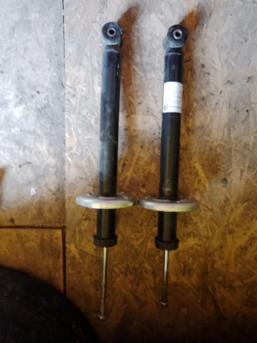 Амортизатори на Volkswagen Jetta