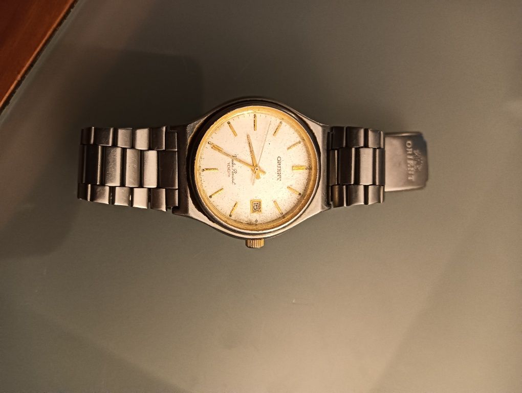 Relógio Orient Classic Design Caixa de aço de 35mm de diâmetro*