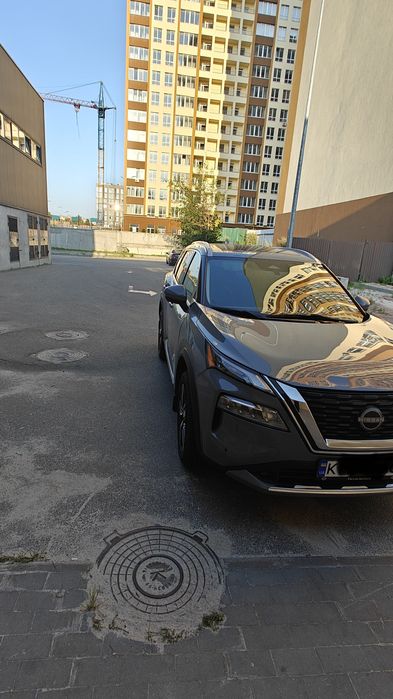 Машина Nissan Rogue 2022