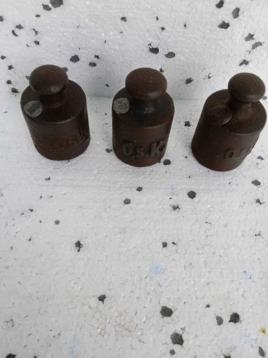 Stare odważniki 0,5 kg do wagi szalkowej