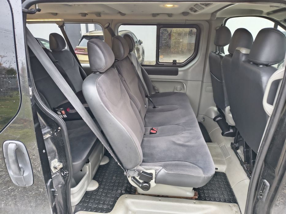 Renault Trafic II 2.0 dCi long 9.os Black Edition