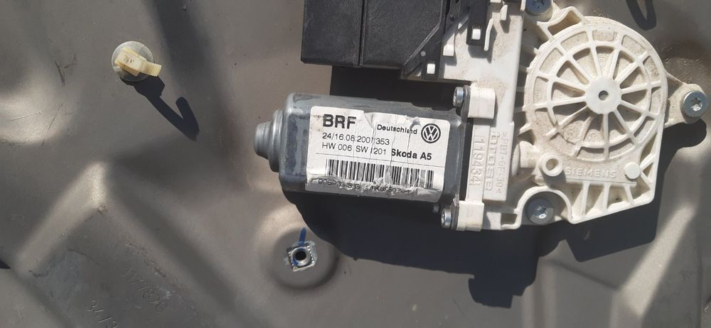 Продается стеклоподьемник к авто Шкода А5