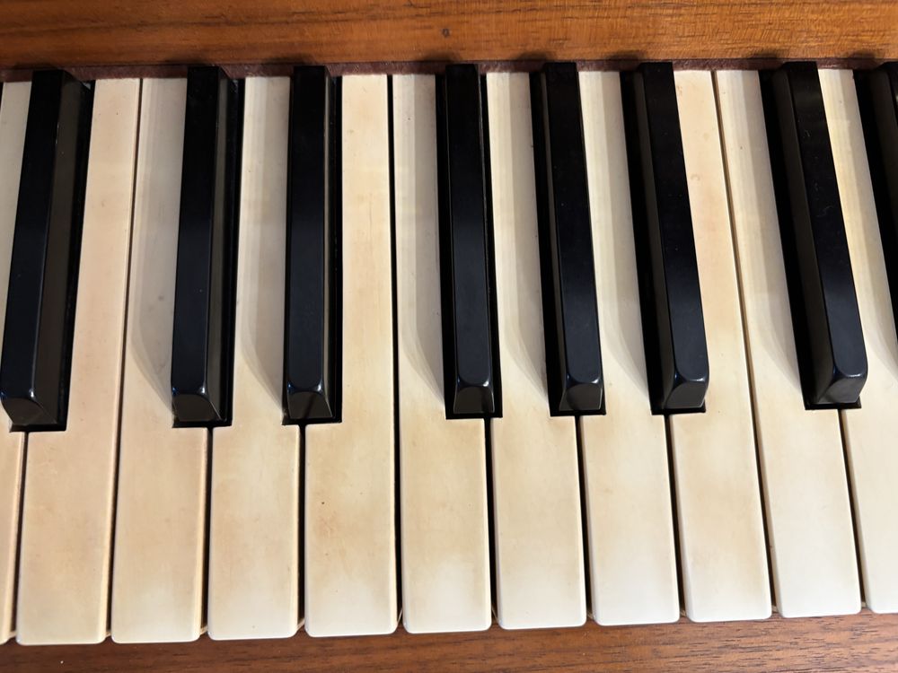 Pianino firma: Rosler