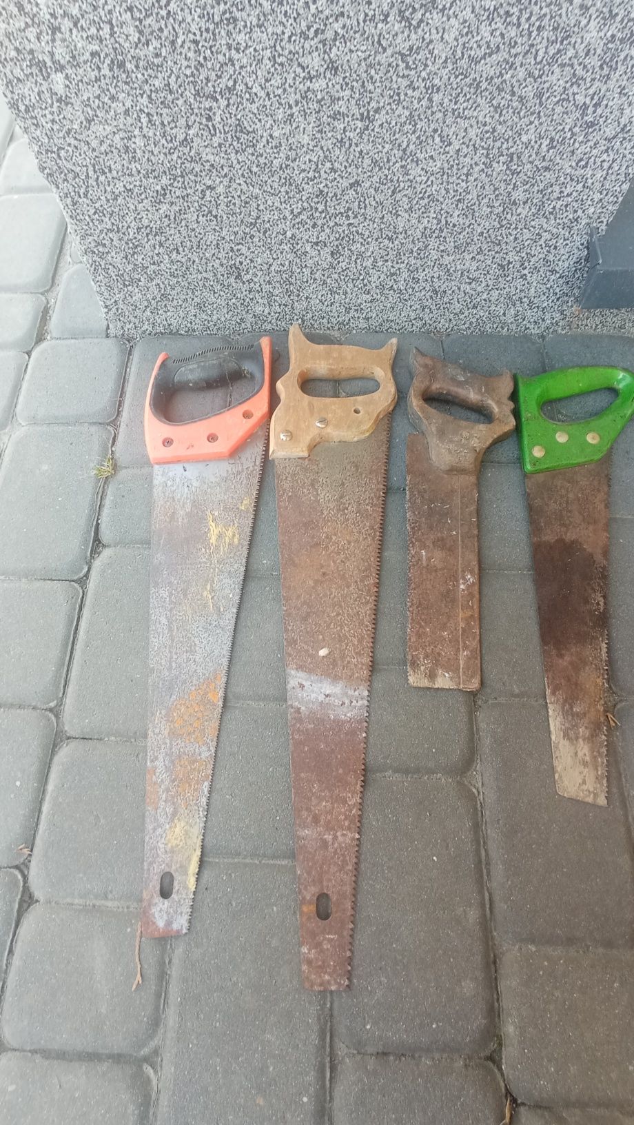 Stare narzędzia stolarskie piły