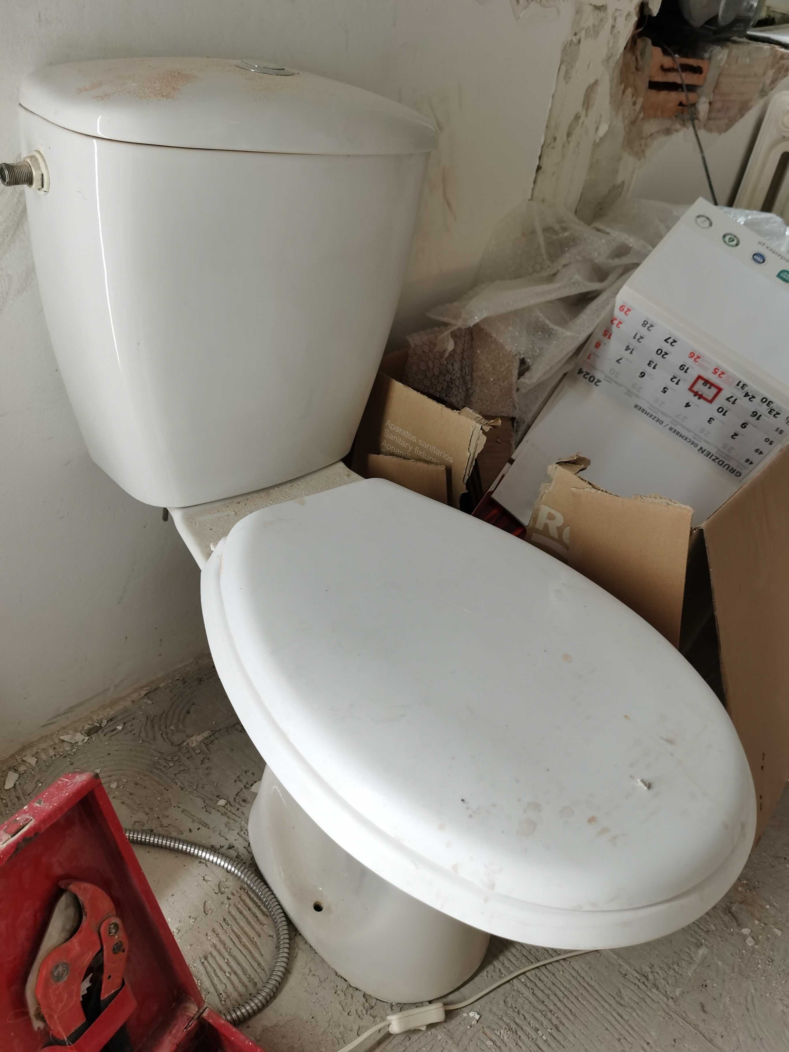 WC kompakt - koło lub cersanit