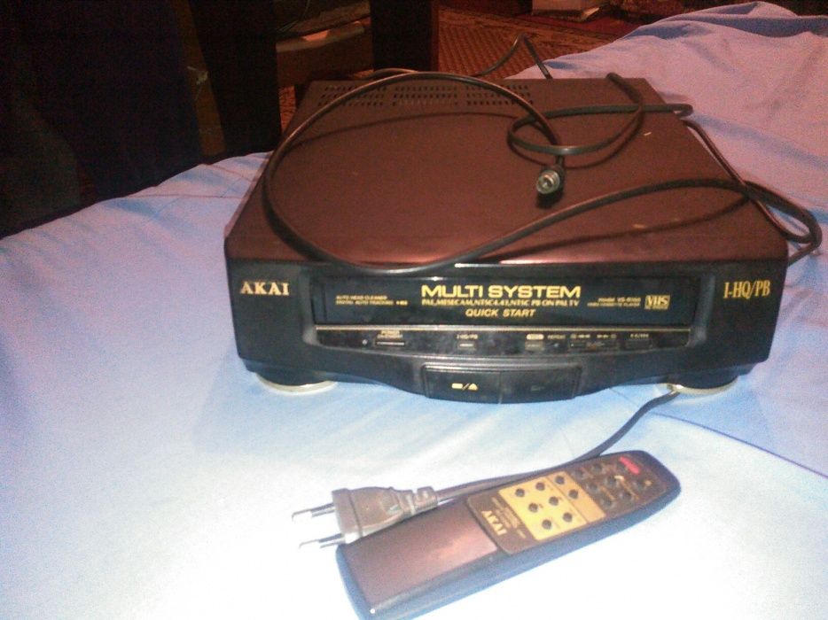 Касетний відеоплеєр AKAI DVD-плеєр