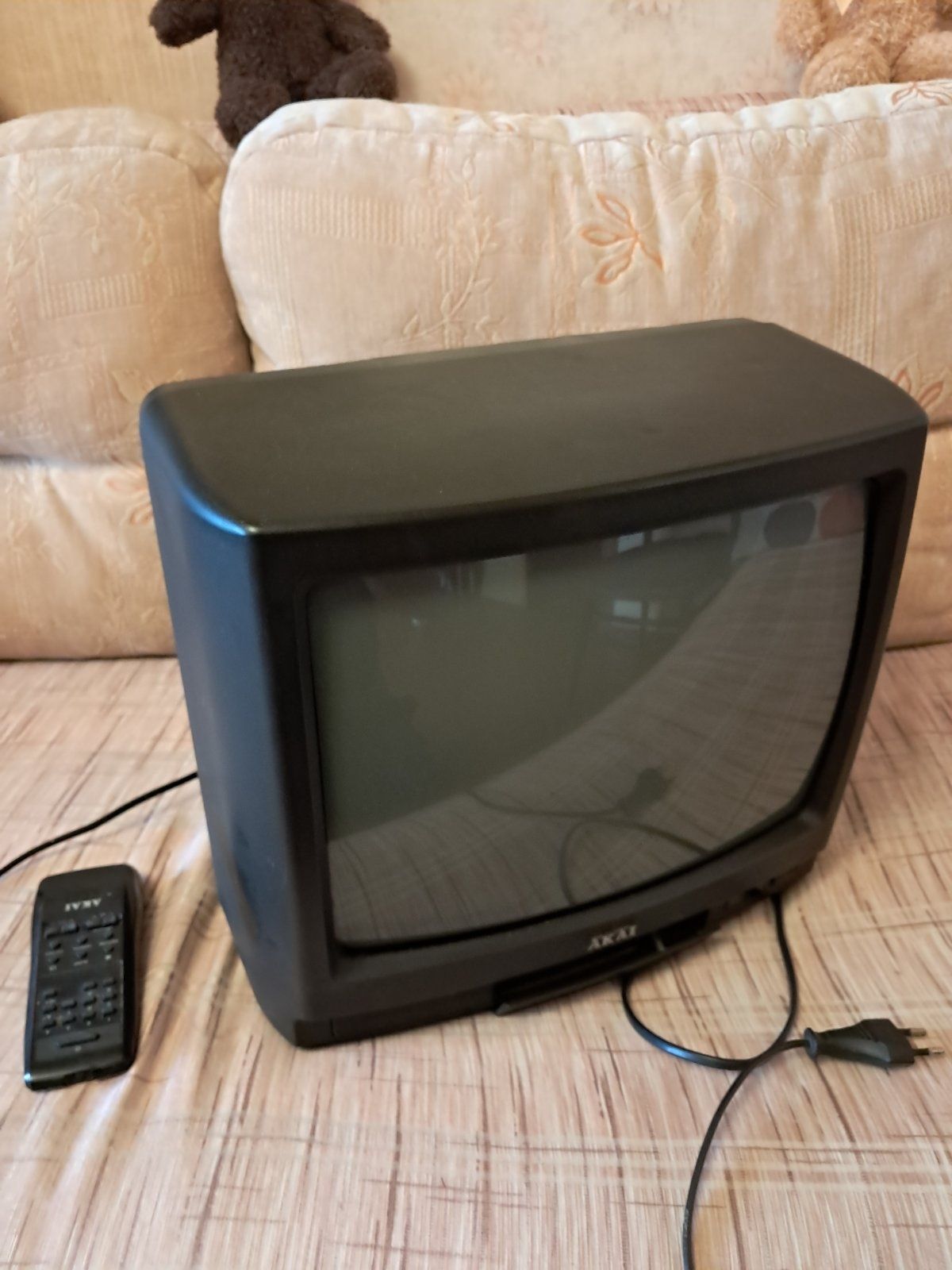 Небольшой телевизор диагональ 37 см, Akai , Япония.я