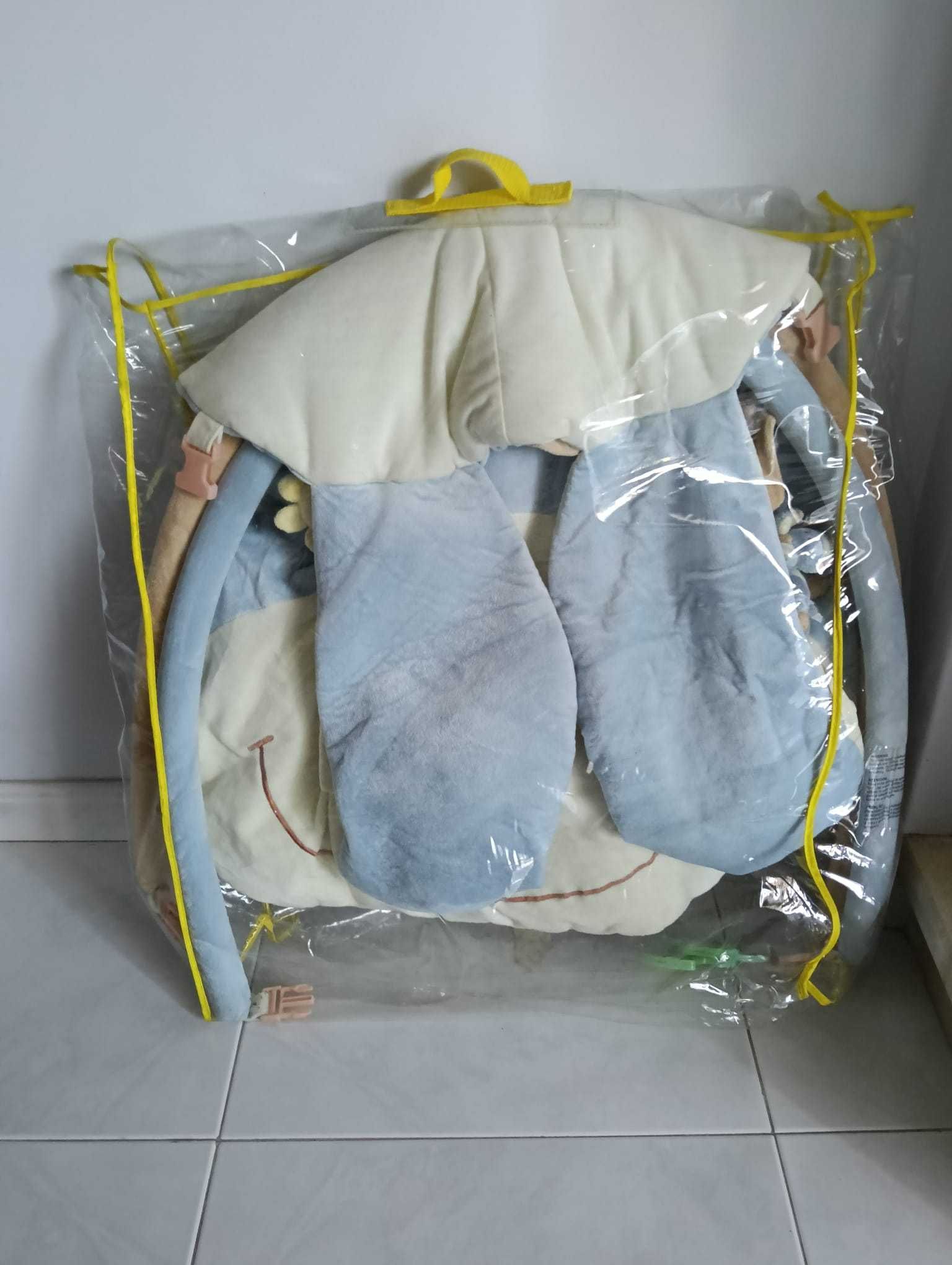 Tapete de atividades para bebé.