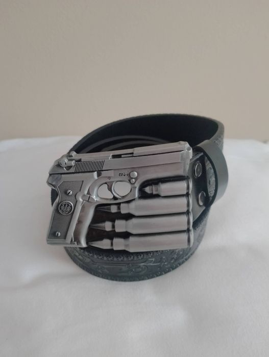 Męski czarny pasek do spodni z ozdobną klamrą