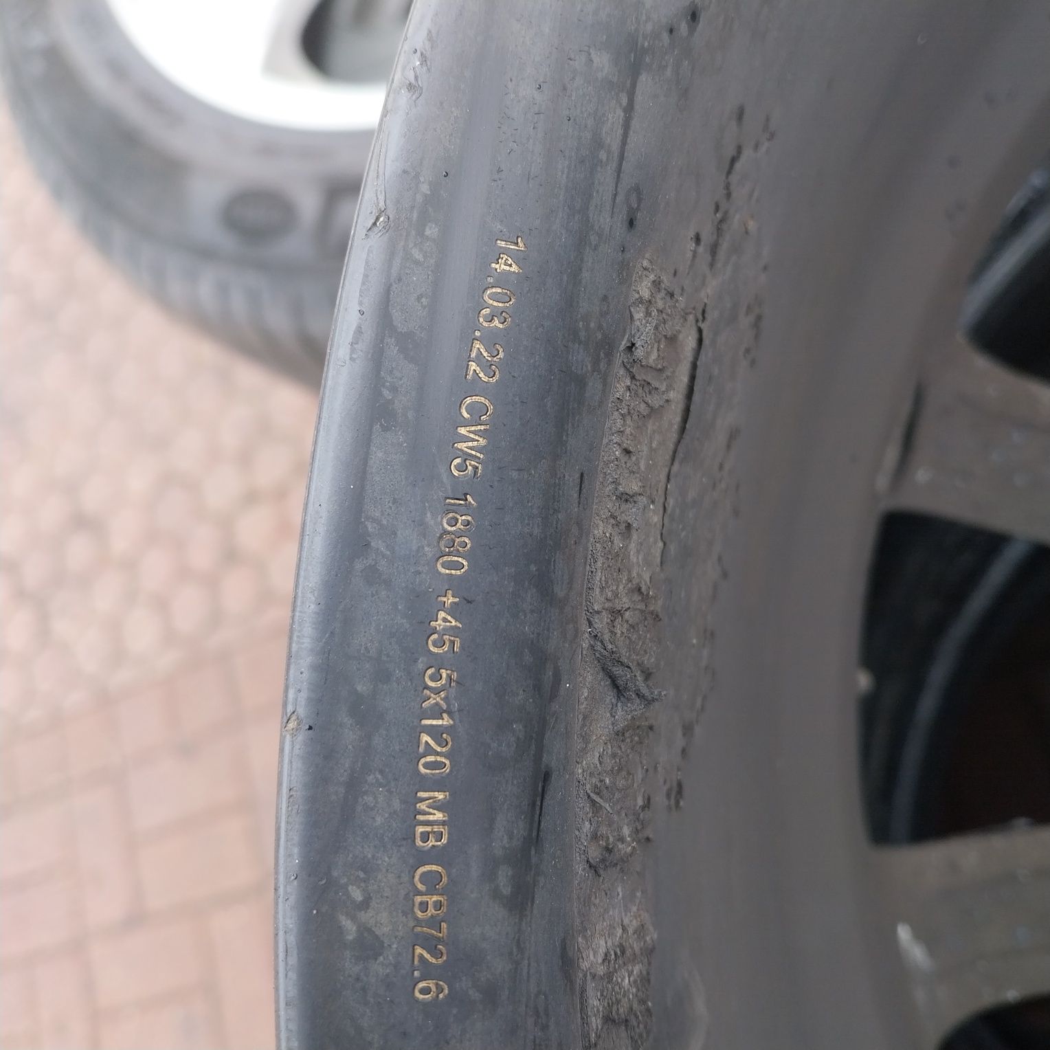 Felgi Aluminiowe R18 5x120 8J ET 45