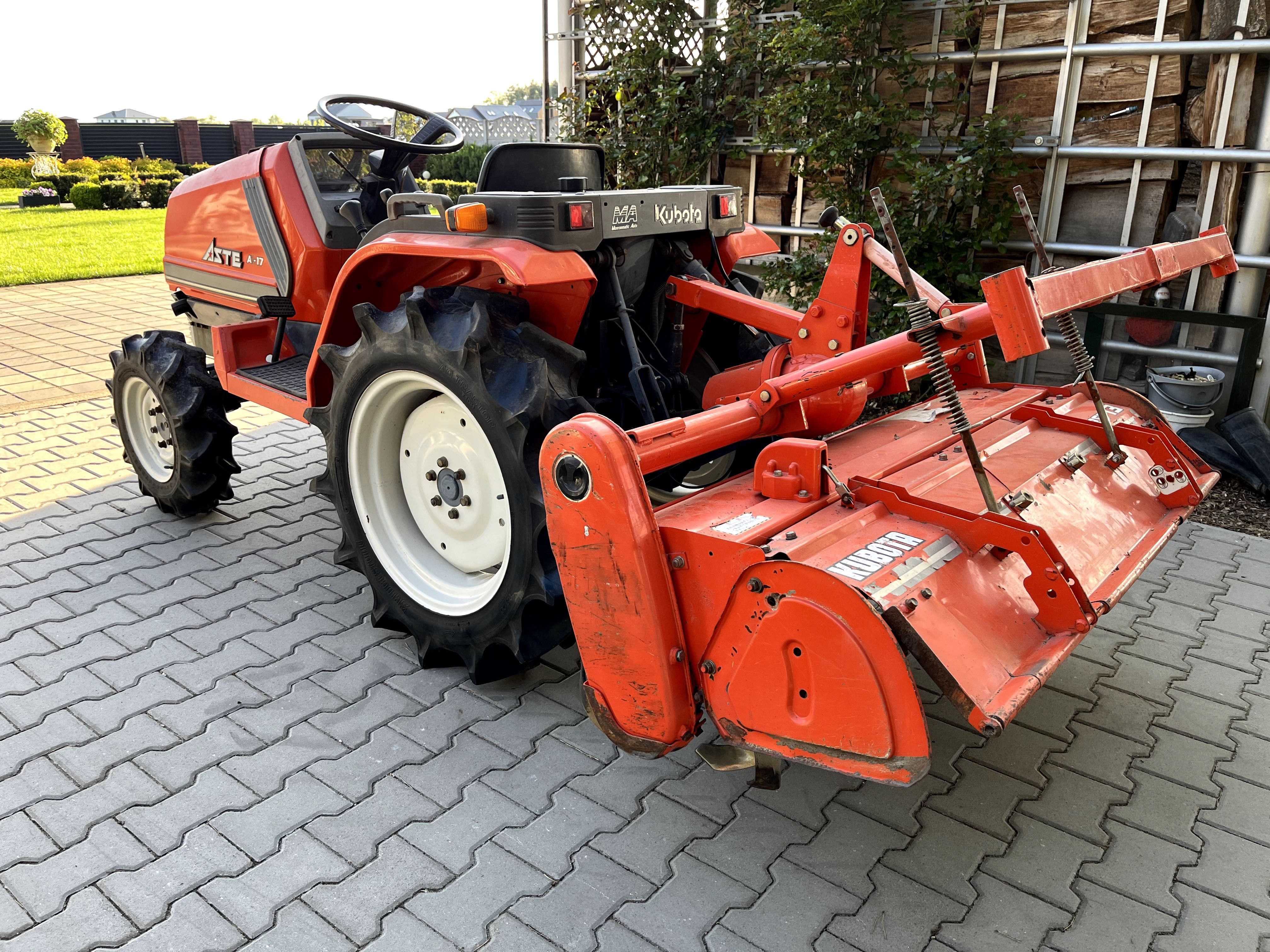 Traktorek Kubota Aste A17 4x4