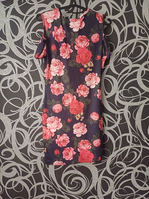 Яскрава сукня з малюнком