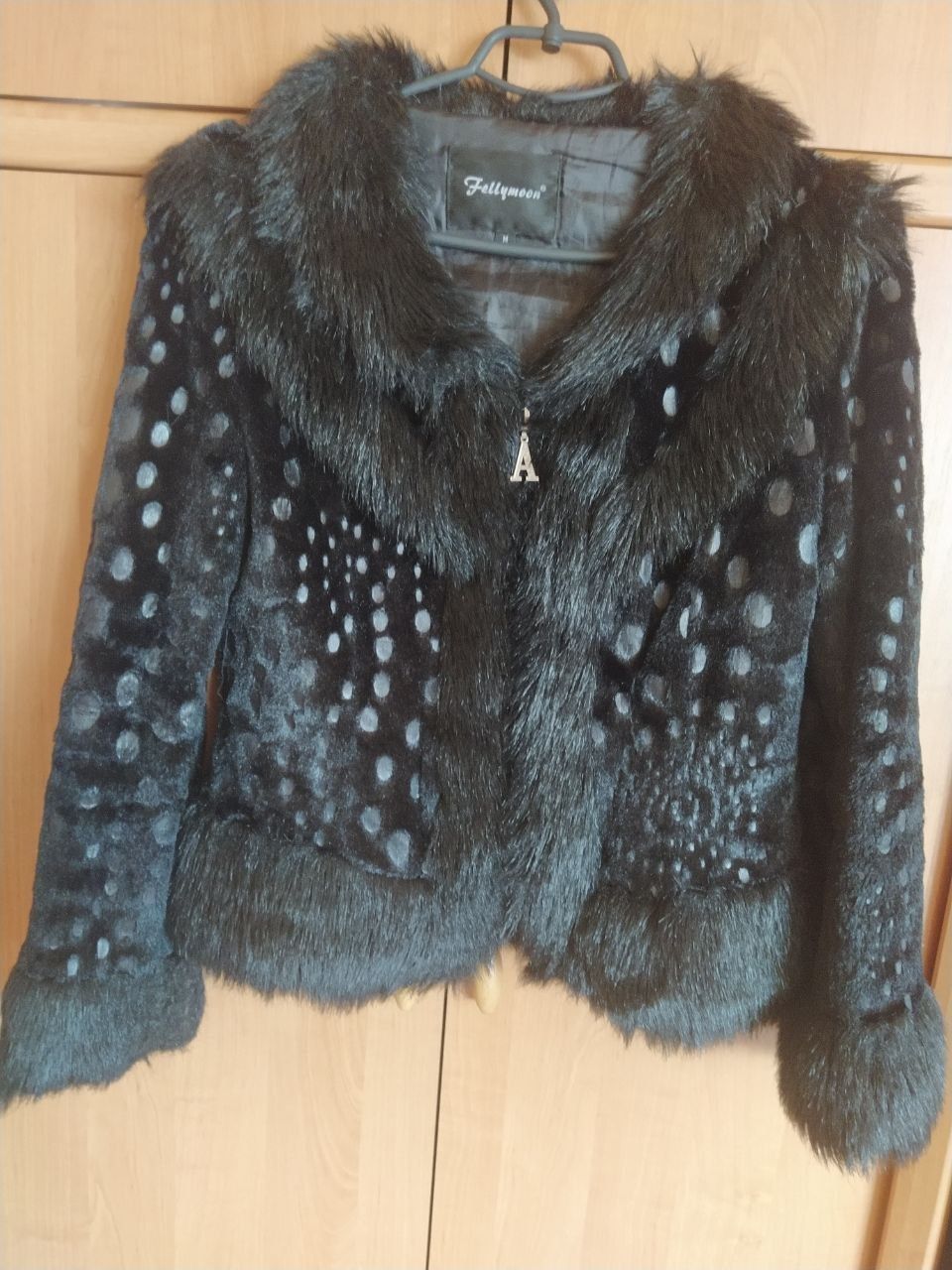 Курточка демисезонная с меховая, черная, размер М