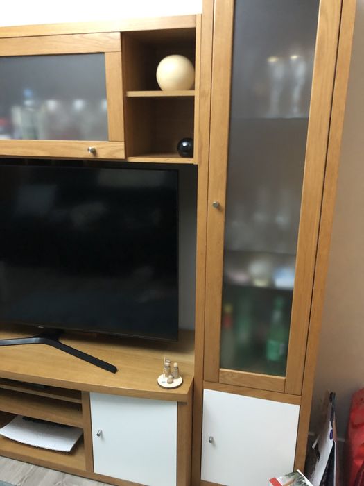 Móvel de sala em carvalho e lacado em branco