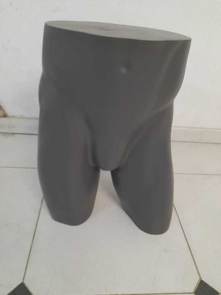 Manequim pernas em preto