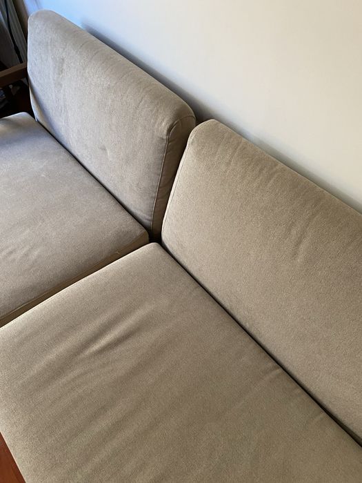 Sofa de madeira em bom estado