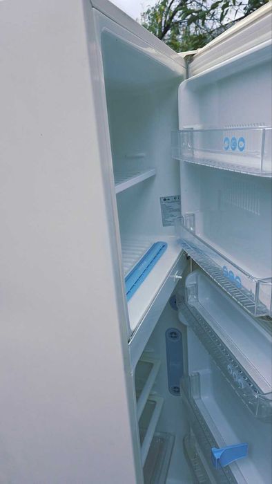 Холодильник LG. 2-х камерный рабочий. б\у.