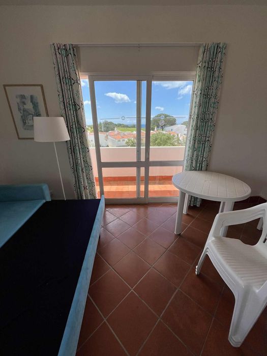 Mesa redonda de plástico/resina, óptima para varandas