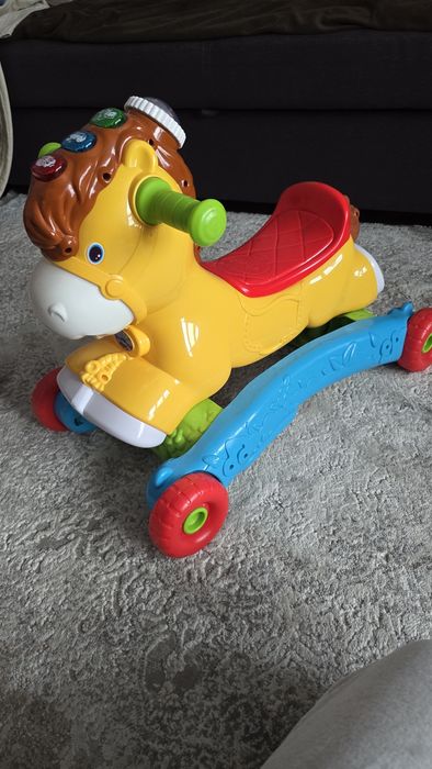 Interaktywny koń na biegunach zabawka