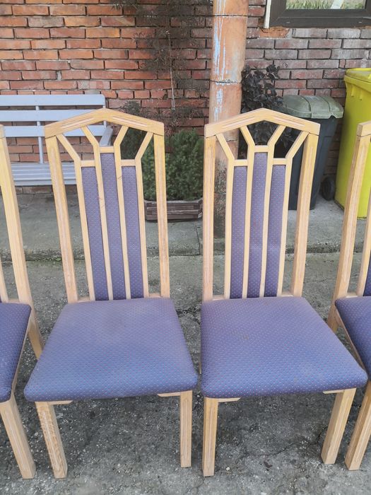 Dębowe krzesła z końca 20 wieku