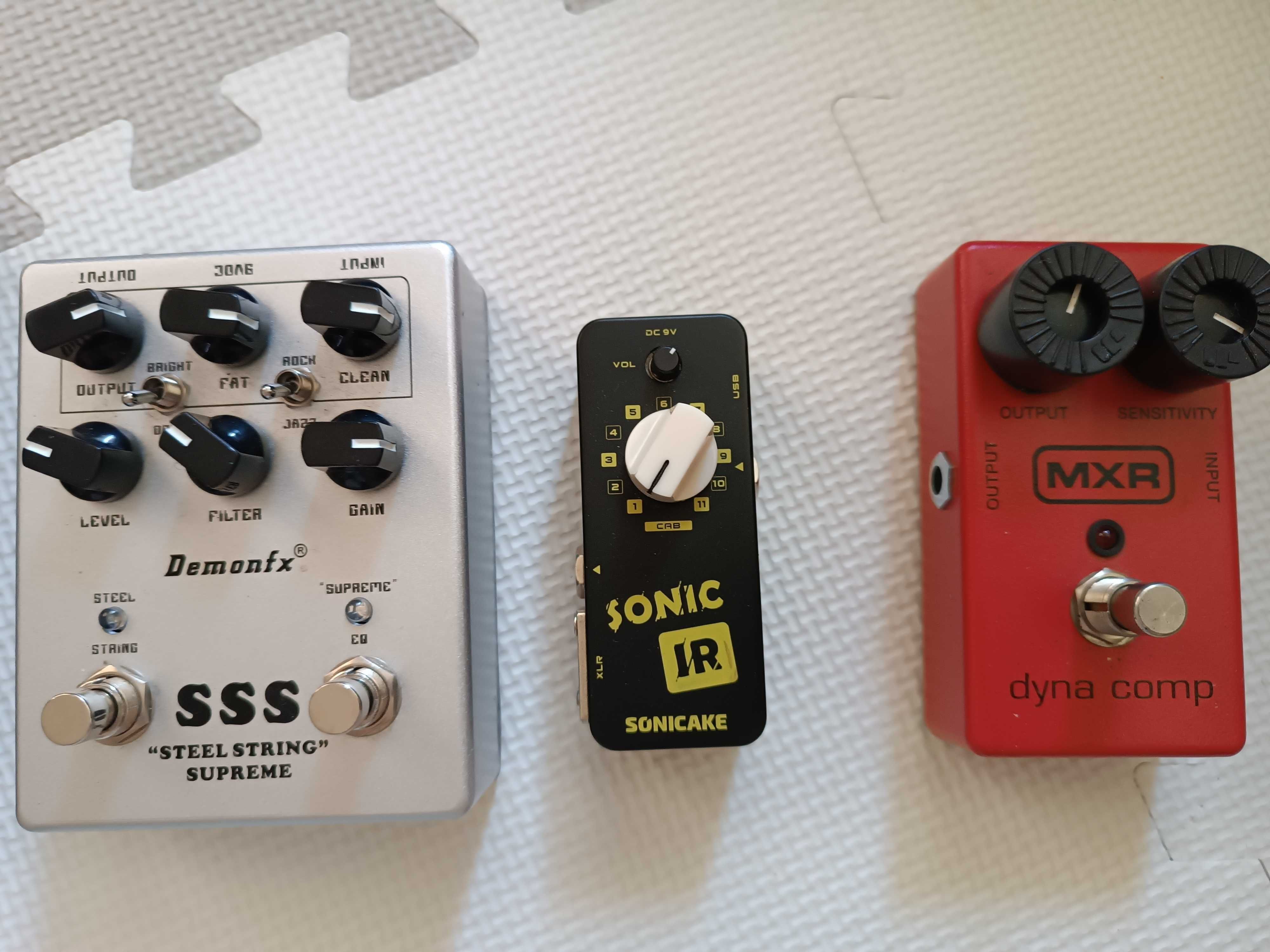Pedais DemonFX Steel String Supreme e MXR DynaComp