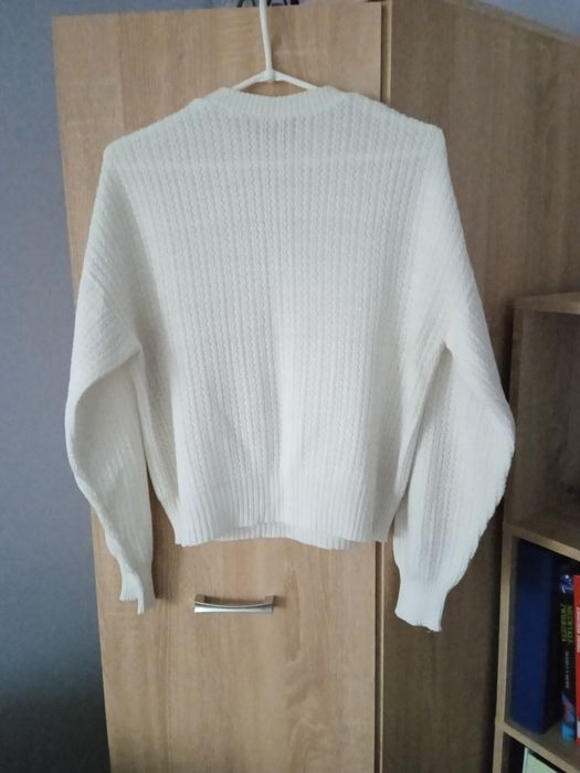 Biały lekki sweter. Szerokość od pachy do pachy 2x 55 cm oversize