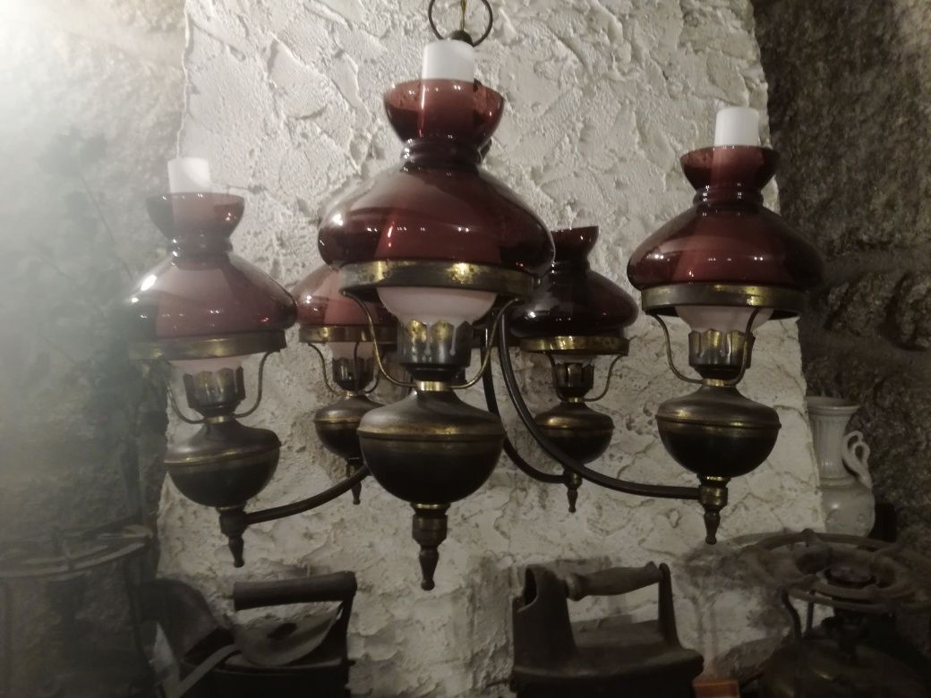 Candeeiro de 5 lâmpadas muito antigo e impecável.