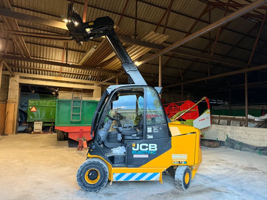 Wózek WIDŁOWY Teleskopowy JCB