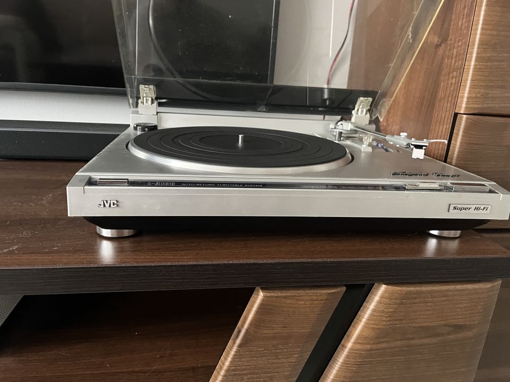 Gramofon JVC L-A100