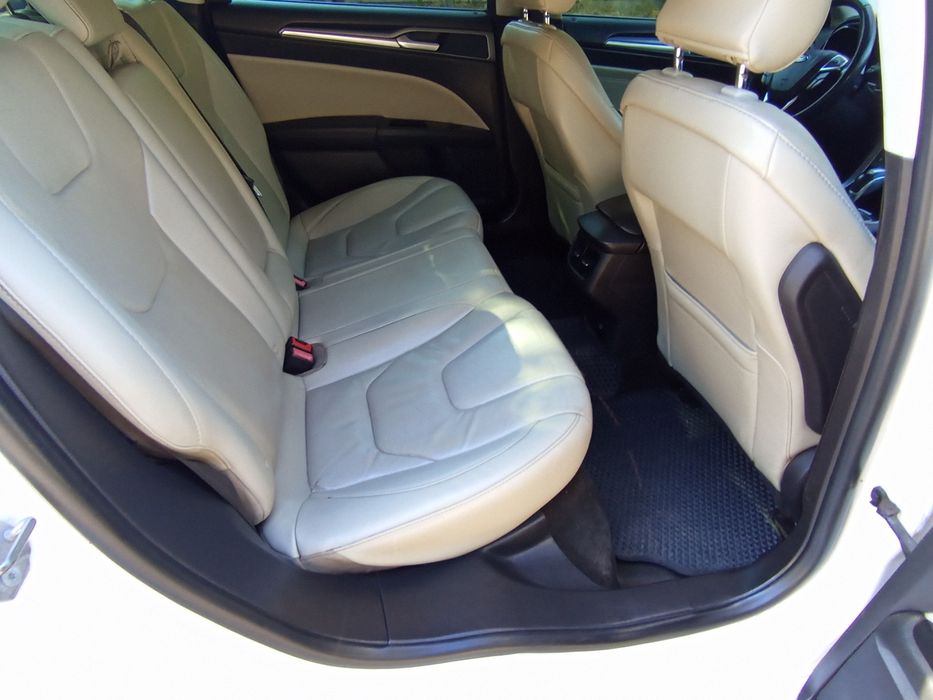 Ford fusion hybrid titanium 2015