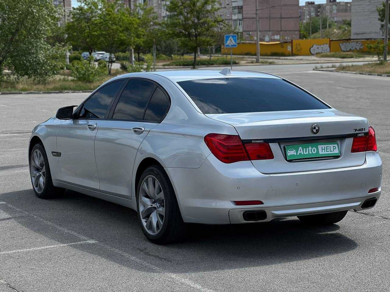 BMW 740i обслужена