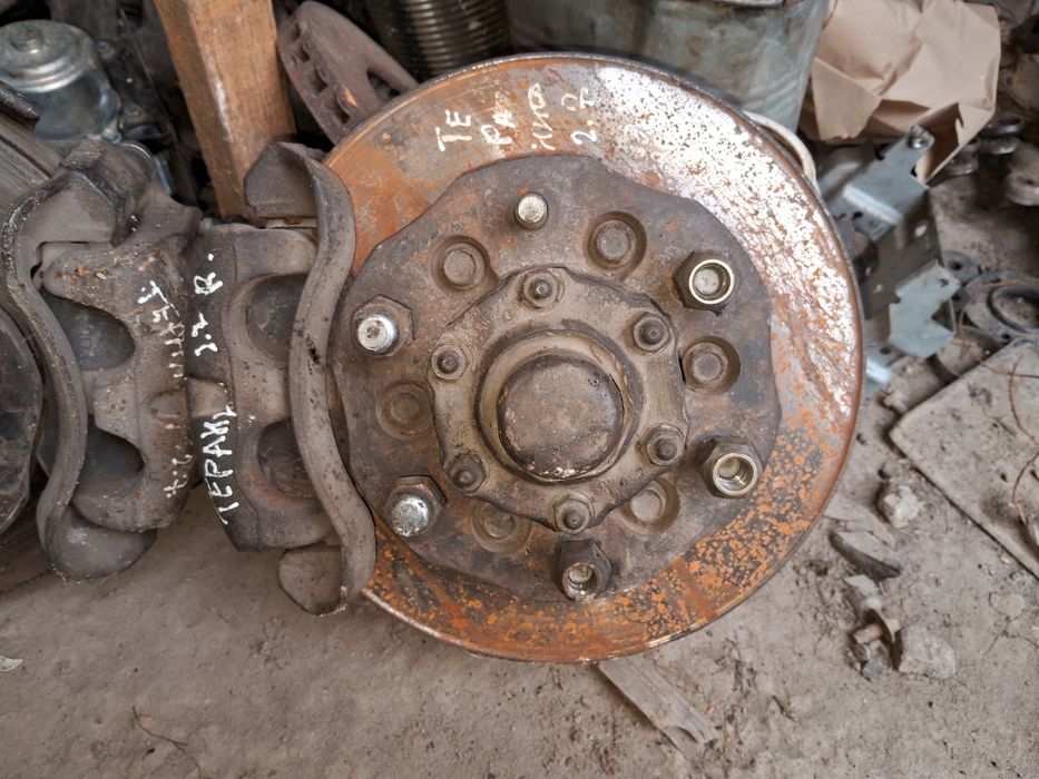 Цапца,Поворотний кулак Nissan Terrano 2 2,7 3.0,Розборка,шрот,запчасті