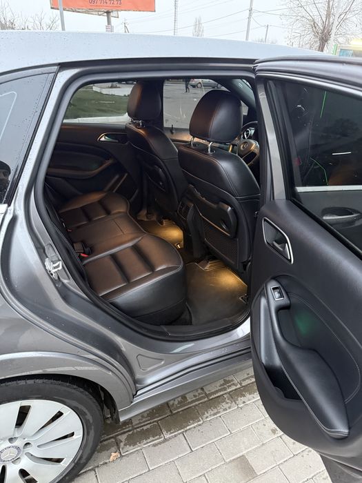 Mercedes-Bens B250e.