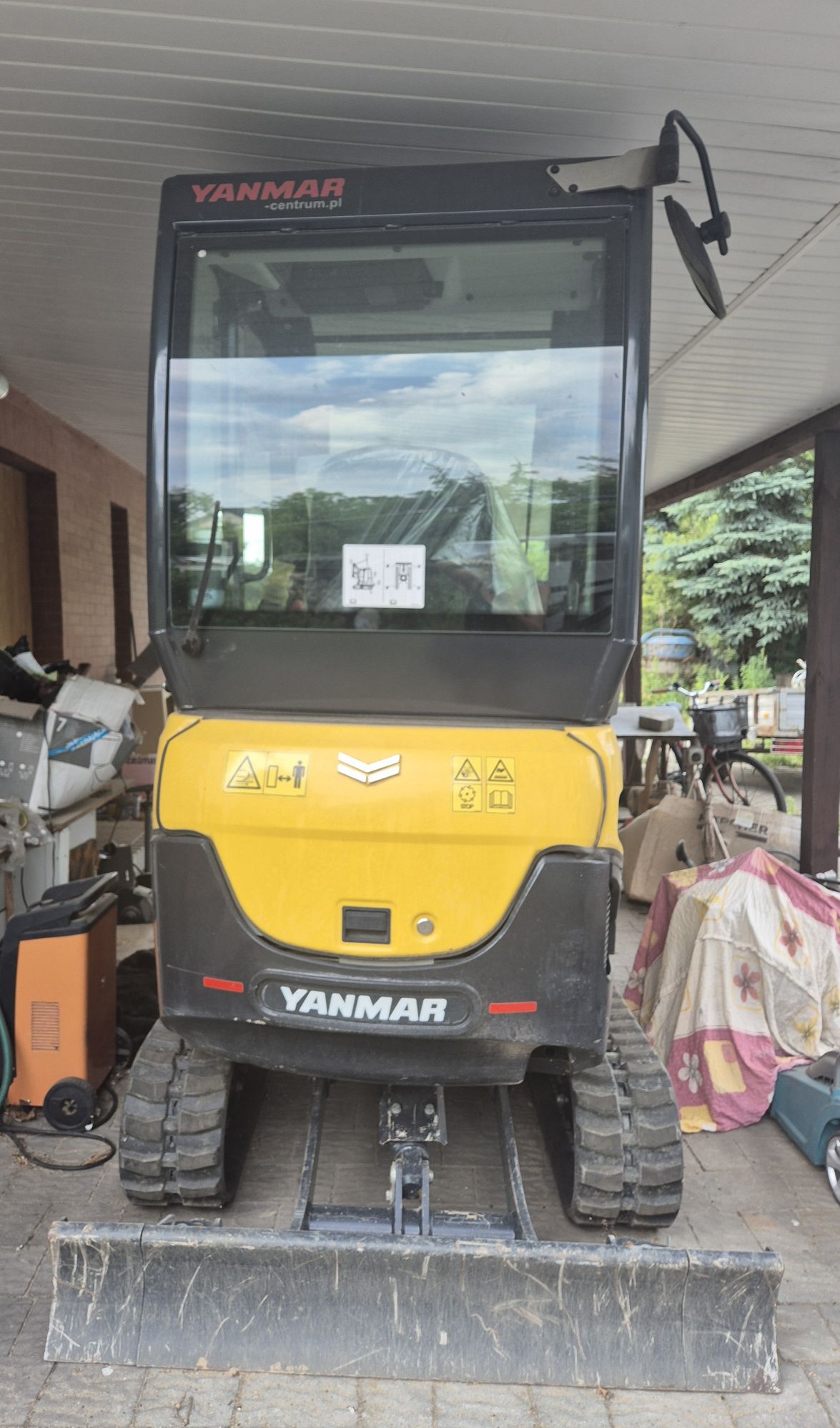 Minikoparka Yanmar SV18