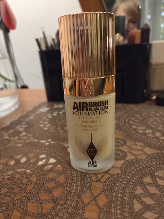 Podkład Charlotte Tilbury airbrush flawless 4N nowa wersja