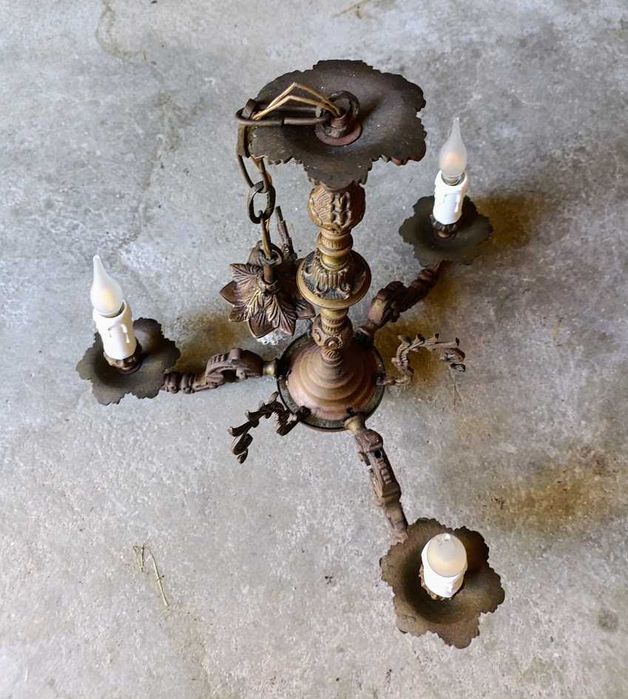 Candeeiro antigo suspenso de teto 3 lumes em latão vazado