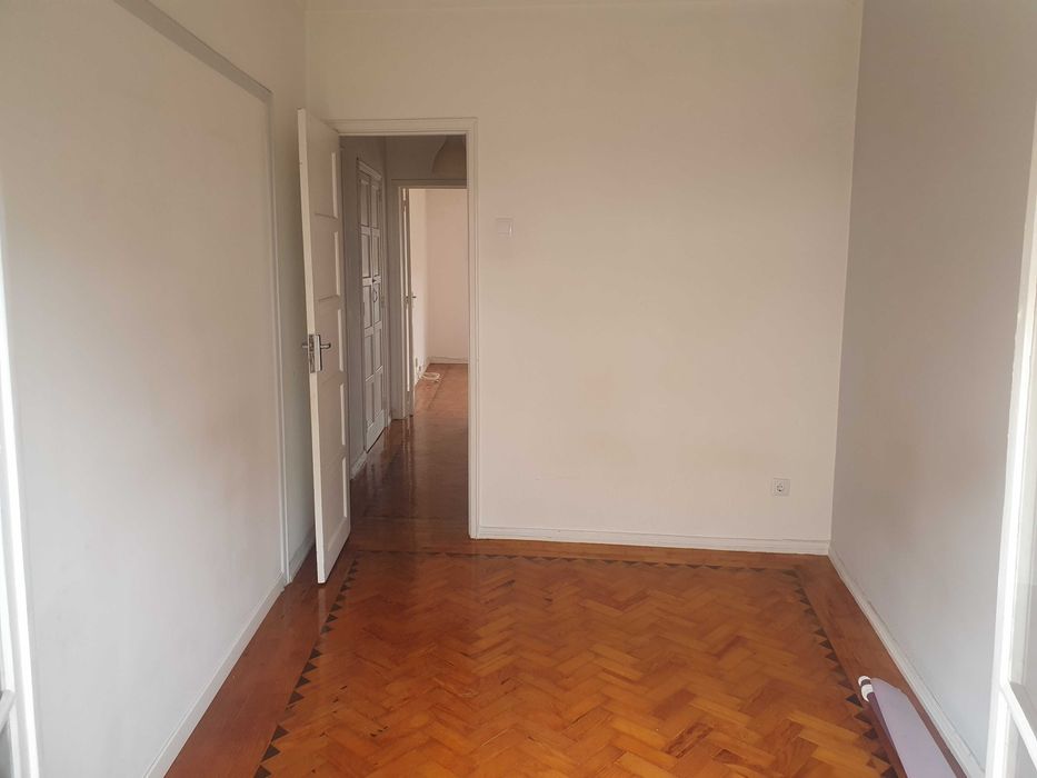Arrenda-se Apartamento T2, Damaia (a partir de 13/10)