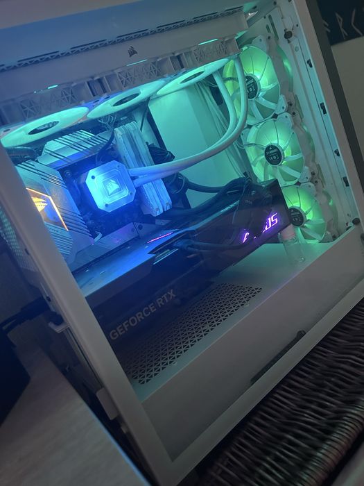 Корпус CORSAIR iCUE 5000X RGB Tempered Glass White